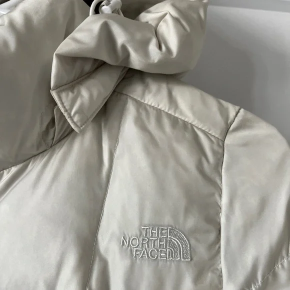 The North Face women’s cream 550 down filled parka size Small - Picture 7 of 15